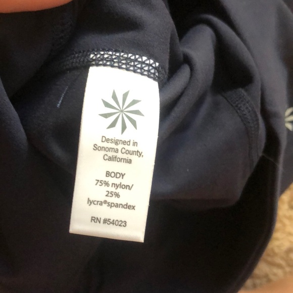 Athleta baby blue cropped spandex - Picture 5 of 6